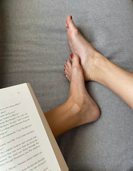 Itsnatysfeet ポルノスター トップ 写真