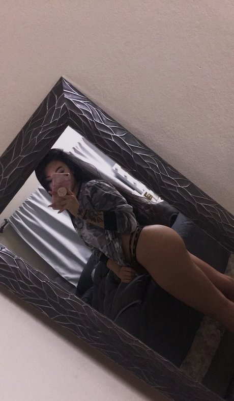 Olivia Ichika ヌードスター 写真