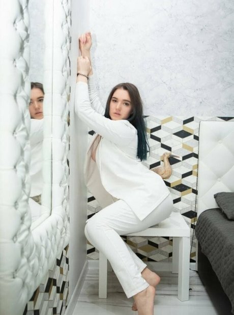 bella sun ポルノスター アート ギャラリー