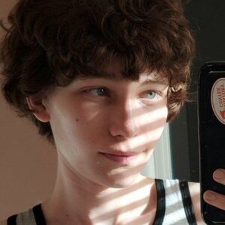 フェラチオ自撮りオンリーファンズ ホットヌード 写真