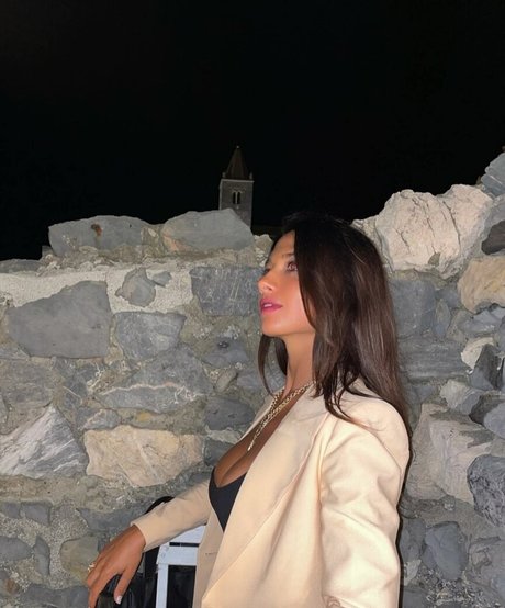 カッククイーンオンリーファンズ ポルノグラフィック 写真