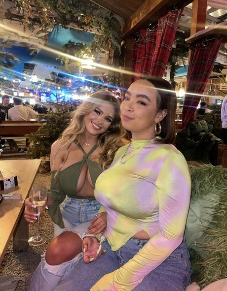 Chloe Ilsley 裸のモデル 写真