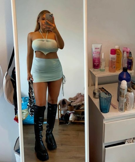 Chloe Ilsley ホットモデル 画像