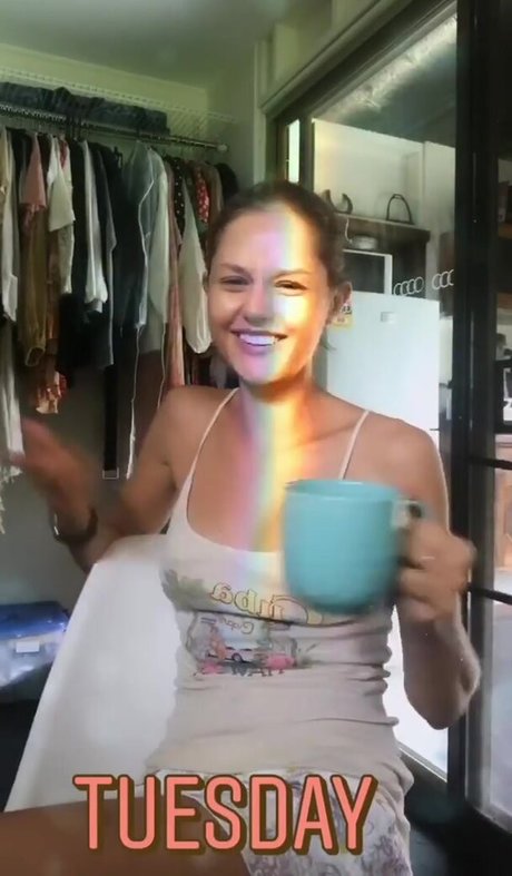 Isabelle Cornish ポルノスター 独占 写真