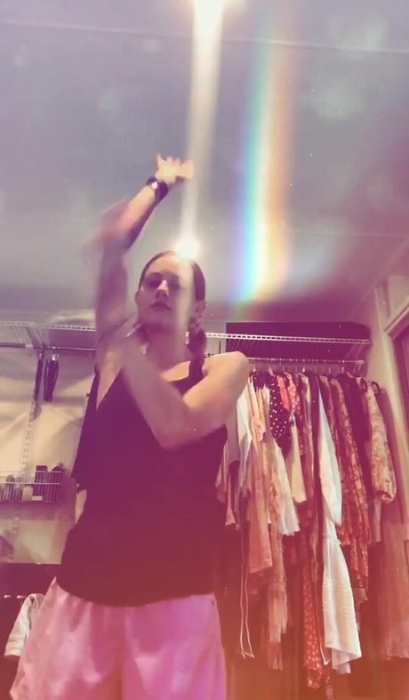 Isabelle Cornish ホット女優 写真