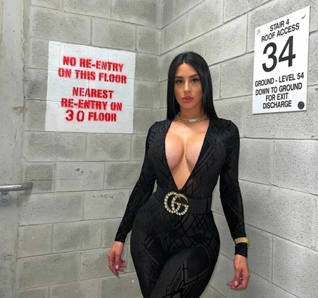 Jasleen Brar 美しいスター アーカイブ