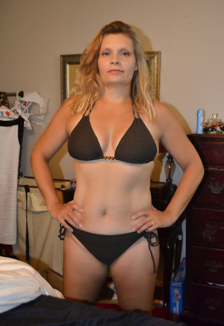 小柄なラテン系オンリーファンズ 美しいヌード 画像