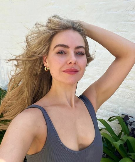 April Rose Pengilly 裸のスター 写真