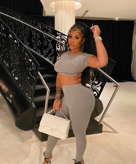 パンツ オンリーファンズ 限定 写真