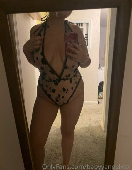 babyyangelxxx ポルノスター 写真