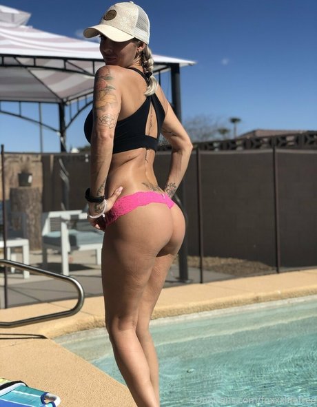 ポッグセルフィーオンリーファン アート裸 写真