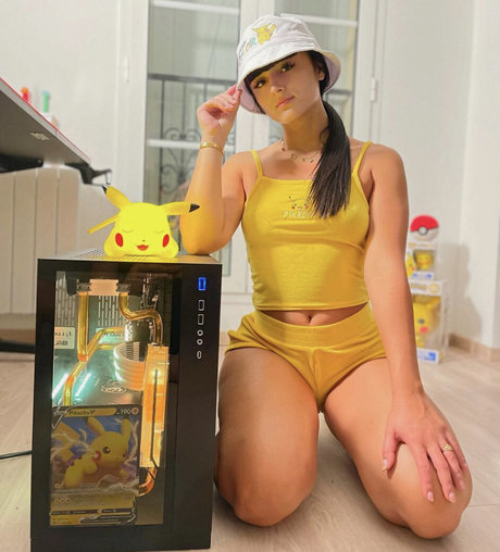 Lenna Vivas ホットスター 画像