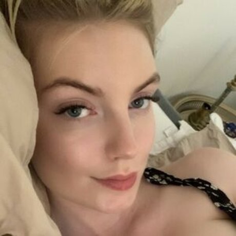 Matildanovajm ホットなポルノスター 写真