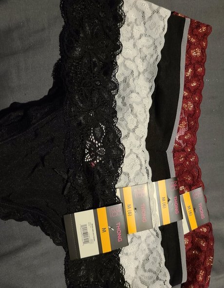 足を舐めるオンリーファンズ ポルノ 画像