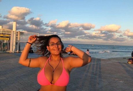 Sheena St Joseph ヌード女優 写真