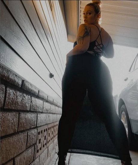 moderndaymonroee ヌードモデル 写真