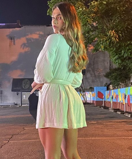 arielllll 高品質のポルノスター 写真