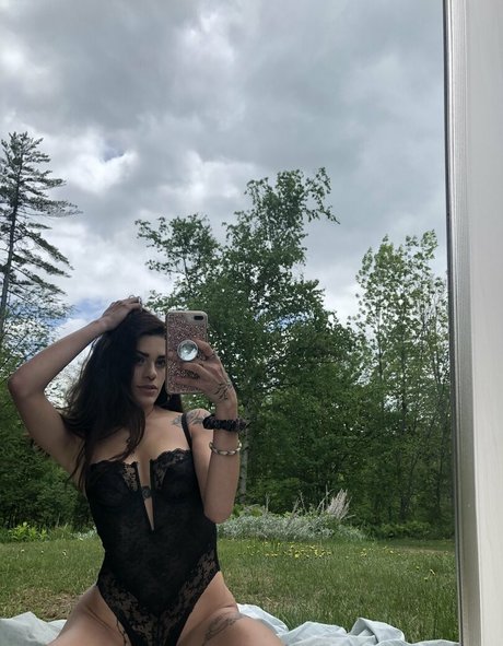 熟女中出しオンリーファンズ ホット 写真