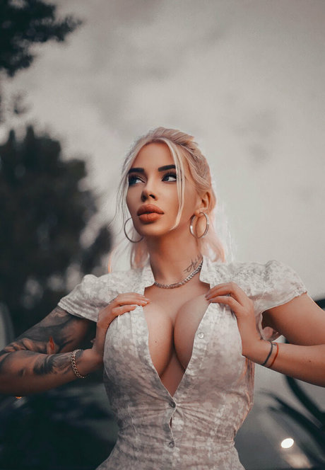 yannaluxfree ポルノスター 写真