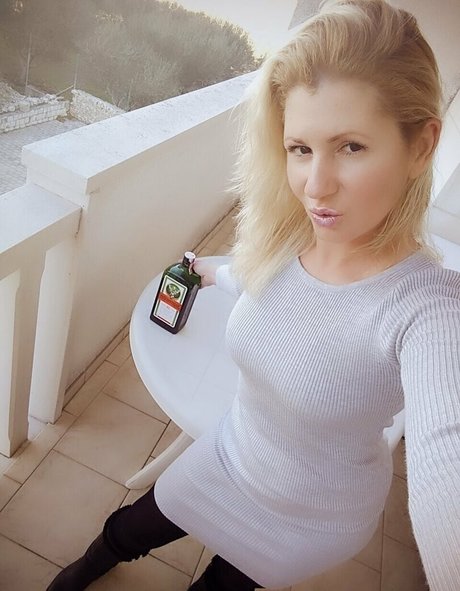 逆輪姦 オンリーファンズ アートポルノ 写真