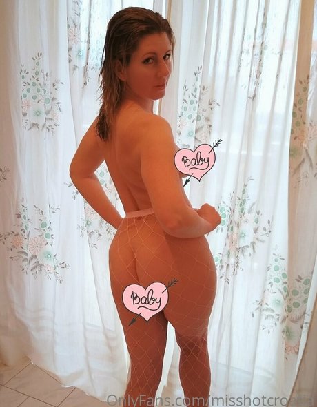 ブロンドの曲線美オンリーファンズ セックス 写真