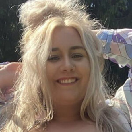 赤毛の熟女オンリーファンズ セクシーヌード 写真