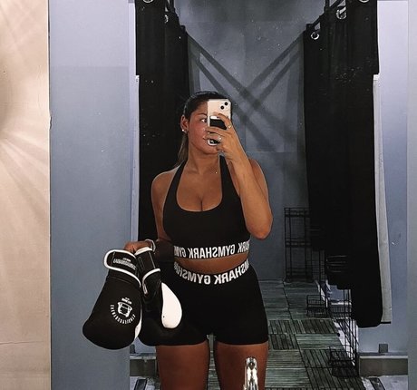 Hannah M 独占モデル 画像