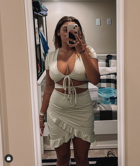 ヌーディストオンリーファンズ セクシーヌード 画像
