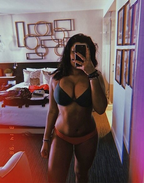 裸のシャワー オンリーファンズ ベスト 写真