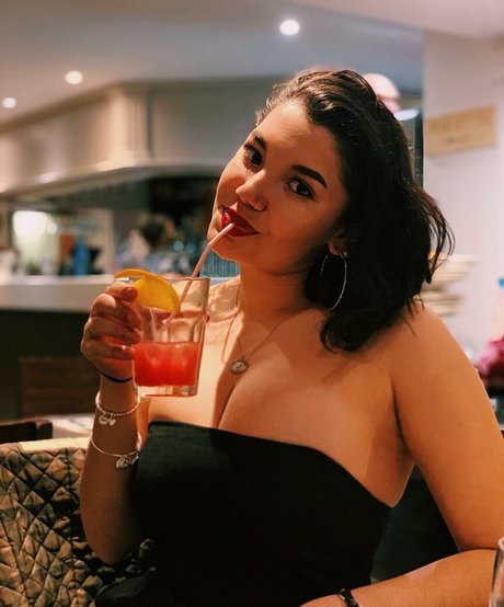 アラブの筋肉オンリーファンズ ポルノ 写真