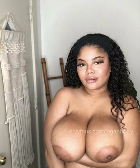 loganberry アダルトスター 写真