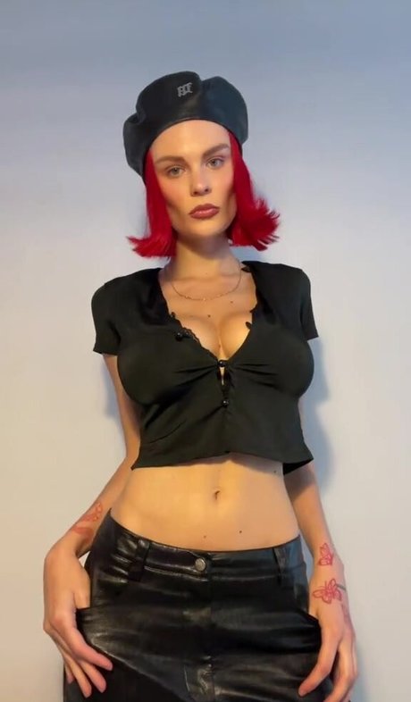 Alex Elizabeth Ljadov セクシーモデル 写真