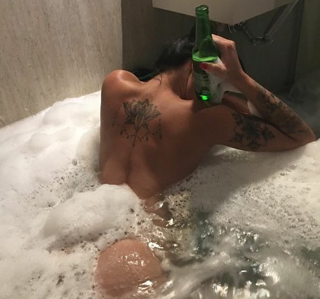 継娘オンリーファンズ 美しいポルノ 写真