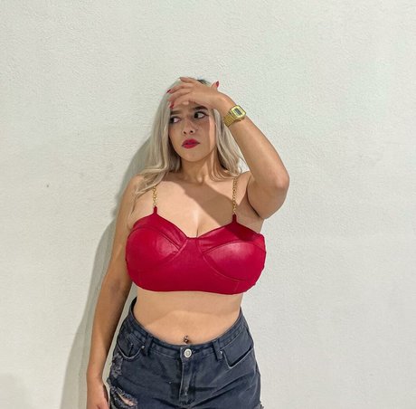 Rosy Rous ポルノスター ホット 画像