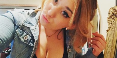 クーガー熟女オンリーファンズ セクシーヌード 写真