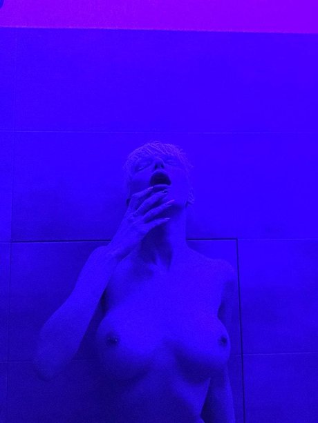 マッサージxxx オンリーファンズ ホットセクシー 写真