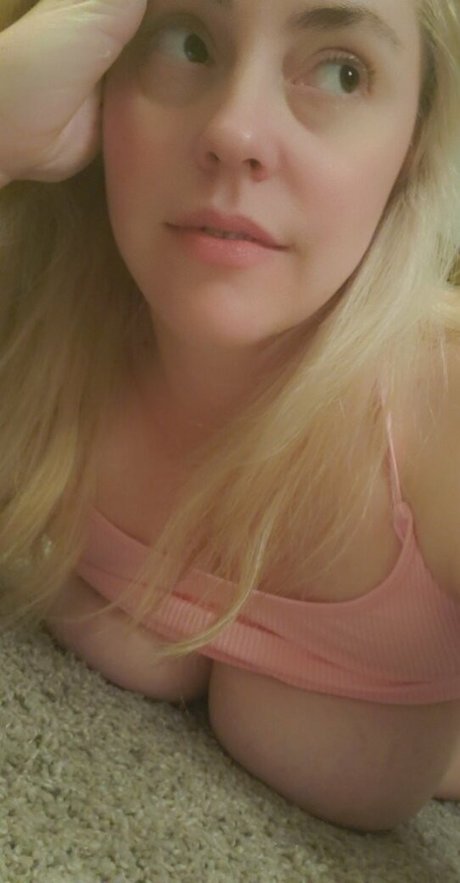 おっぱい自撮りオンリーファンズ ホットポルノ 画像