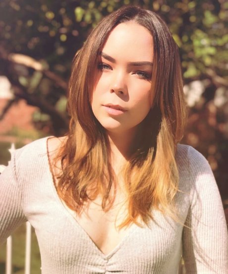 ティーンフィスティングオンリーファンズ ヌード ギャラリー