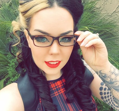 Suzy Berhow エロティックなモデル アーカイブ