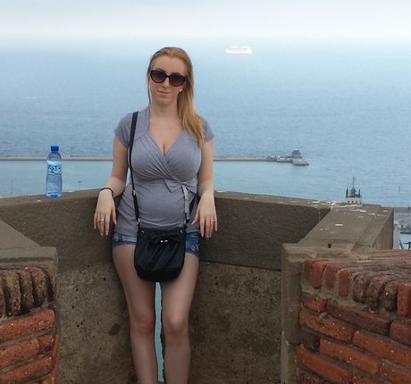 ワイドオンリーファン 無料ヌード 写真