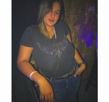 ビキニファックオンリーファンズ ホットポルノ 写真