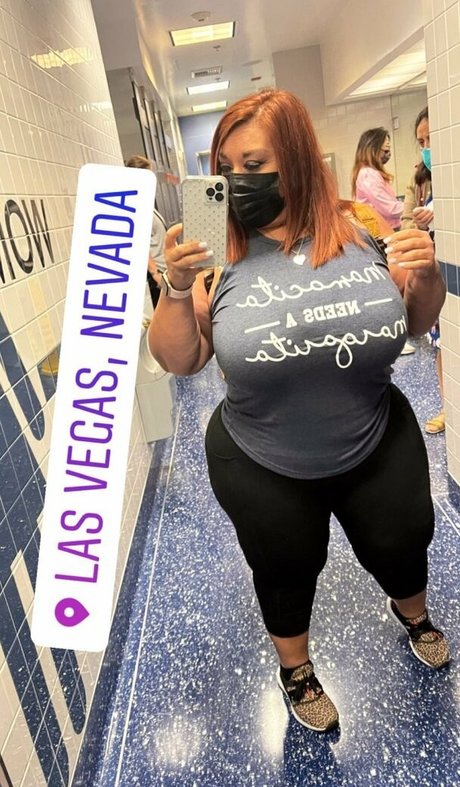 18歳のオンリーファンズ アート裸 写真