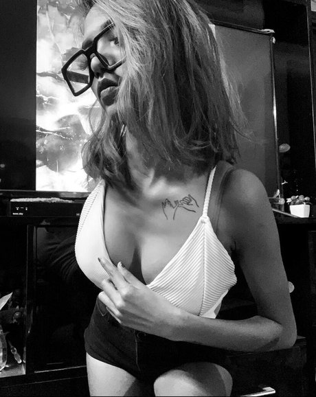 Akansha Laida ポルノスター HD 写真