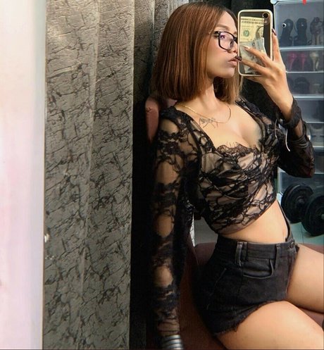 Akansha Laida ポルノモデル 写真