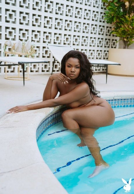 Aziza 美しいポルノスター 写真