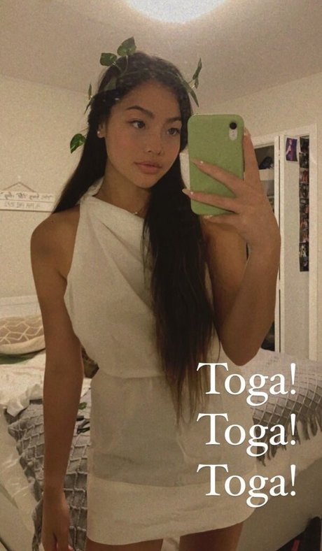 Carly Wong ポルノスター パーフェクト 画像