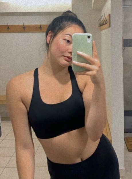 Carly Wong ヌード女優 ギャラリー