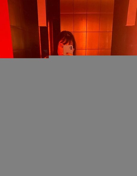 18歳のオンリーファンズ 美しい裸 ギャラリー