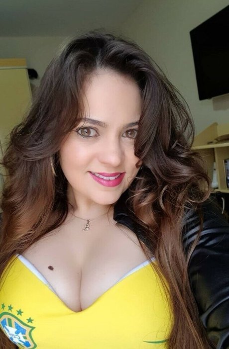 Claudia Trindade かわいいスター 写真