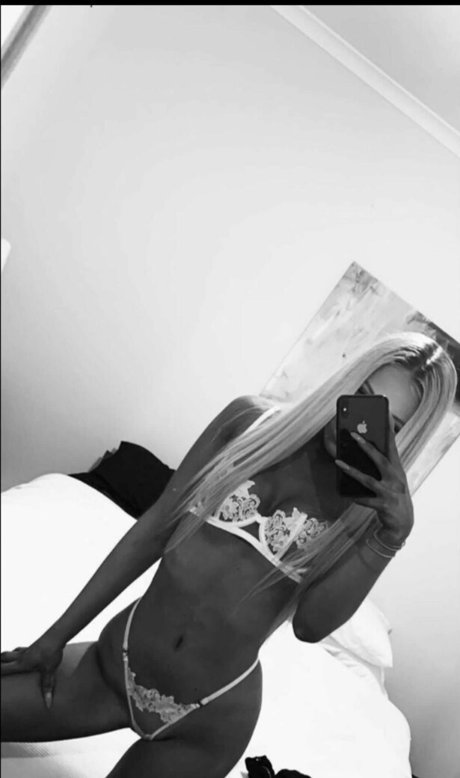 美しいフェラチオオンリーファンズ ポルノグラフィック 画像